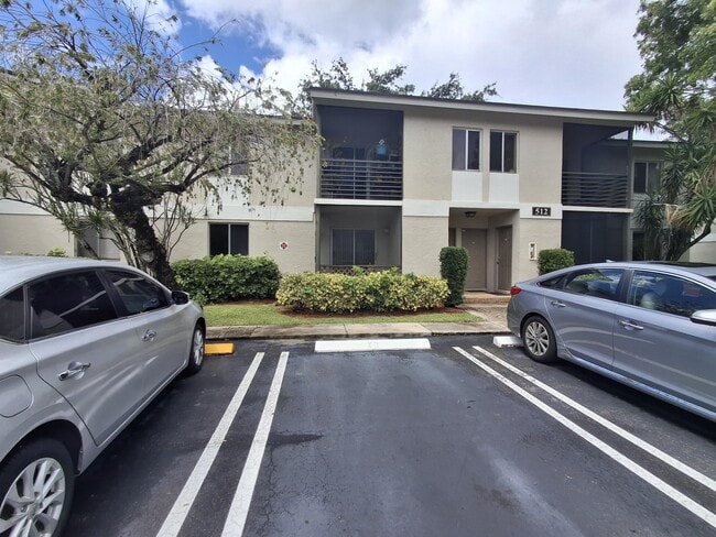 Building Photo - 512 Gardens Dr Unit 103