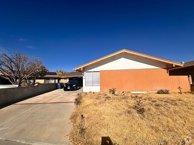 Building Photo - 129 E Ave Q4 Rental