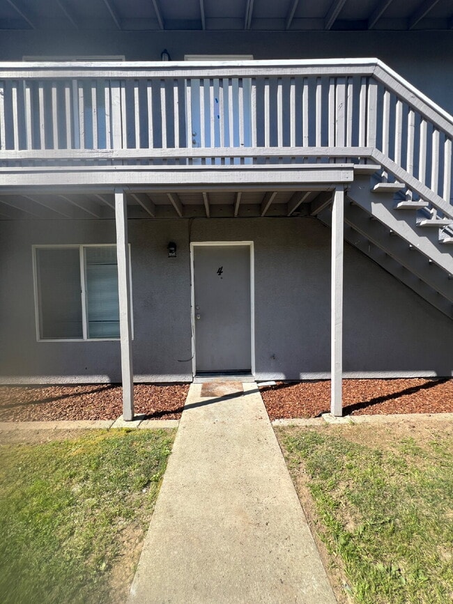 Building Photo - 2205 15th Ave Unit 4