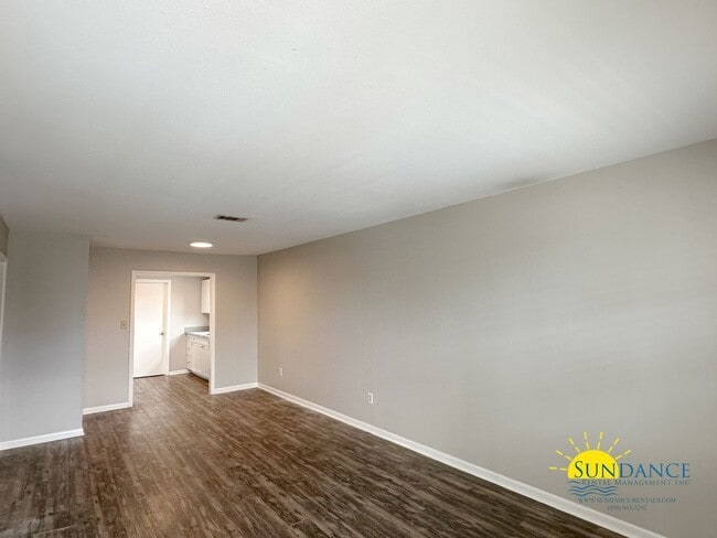 Photo - Great 2 Bedroom Unit in Gulf Breeze! Unit B