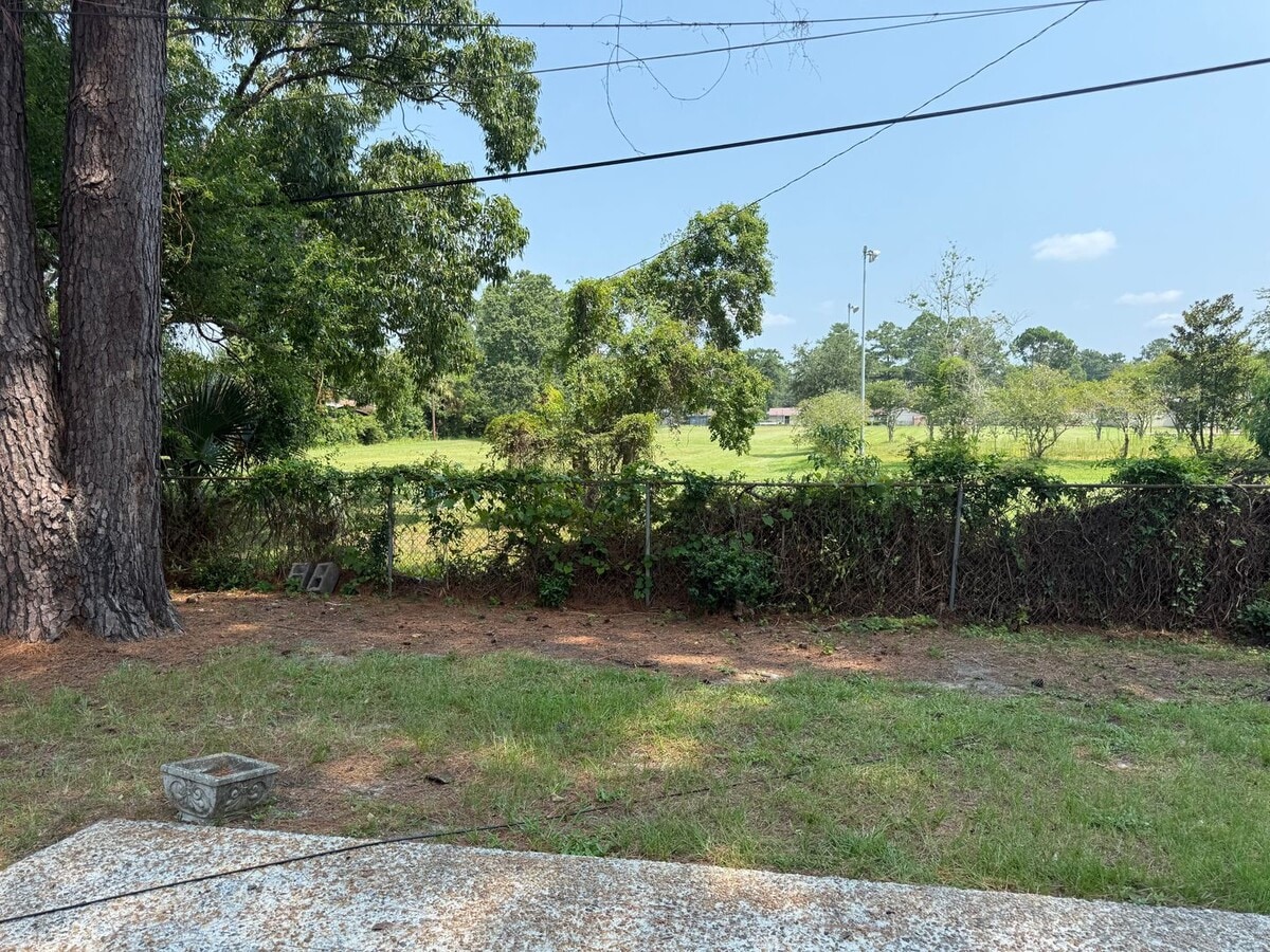 Photo - 1420 Claremont Cir