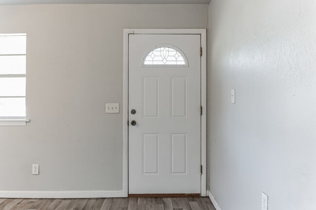 Photo - 306 E Jacobs Dr