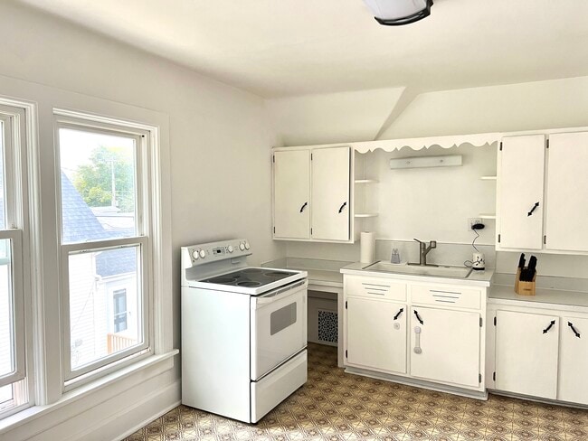 Building Photo - 27 Reed St Unit A