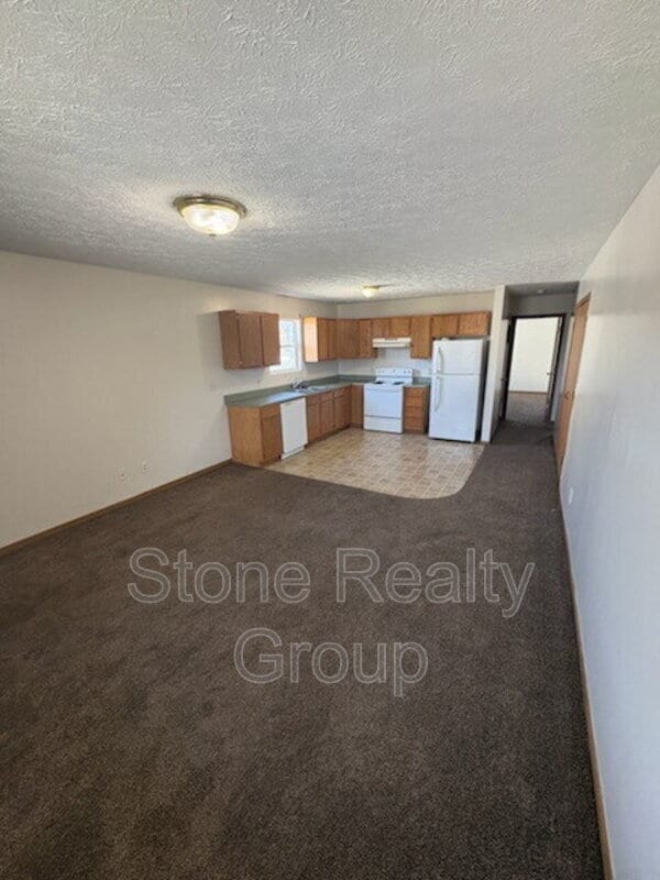 Photo - 679 N 25th St