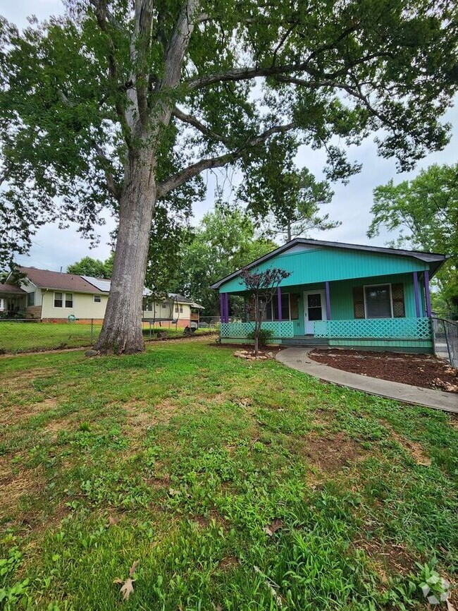 Building Photo - West Asheville Bungalow Rental