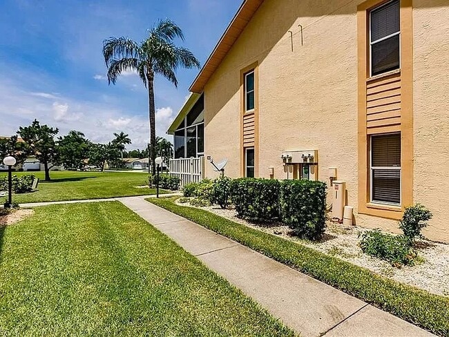 Walkway - 13120 Whitehaven Ln Unit #163 Rental