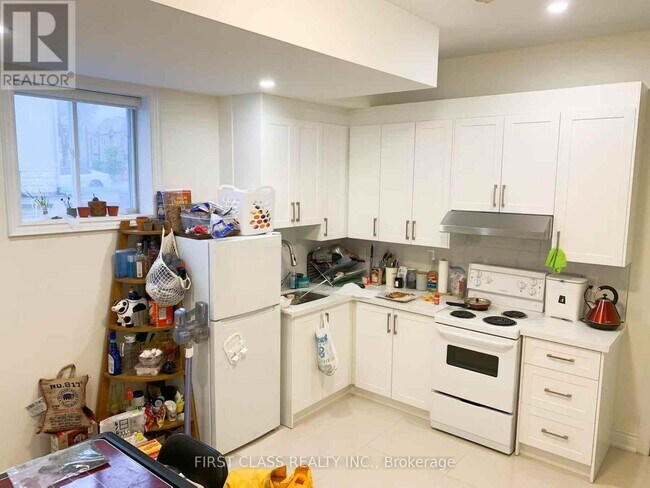 Photo - 132D Finch Ave E