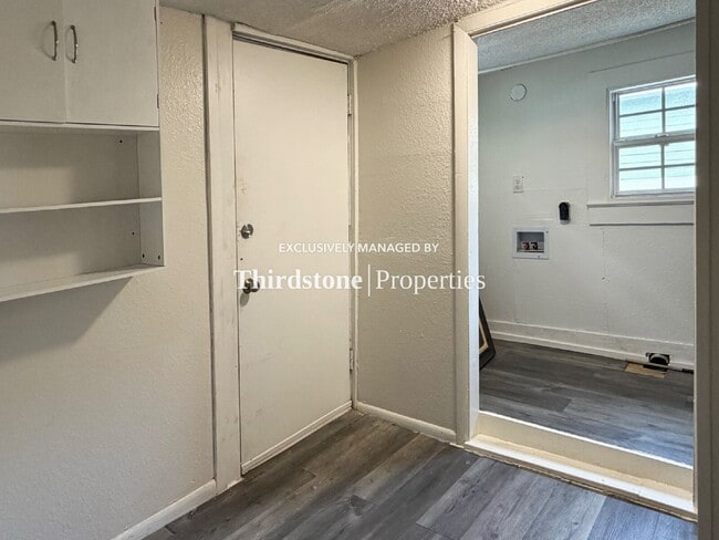 Photo - 2125 Lambert St