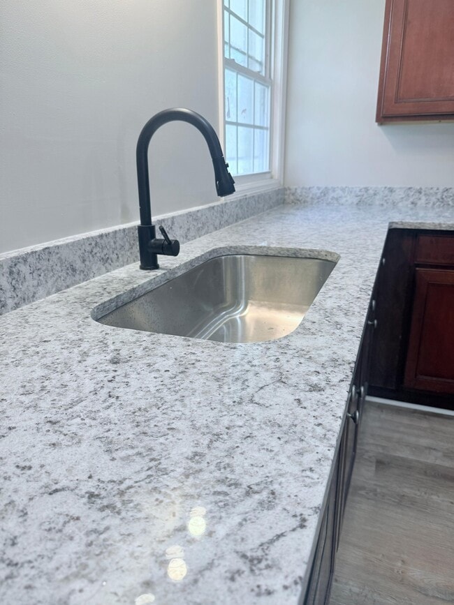 Photo - 1604 Roberts Dr SE