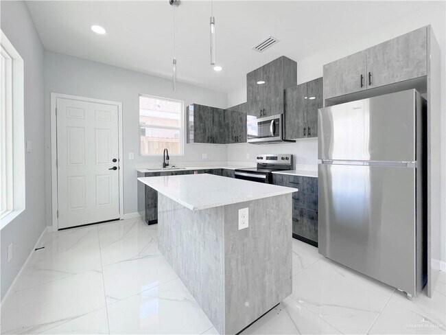 Photo - 24 W Woodson Dr Unit 3
