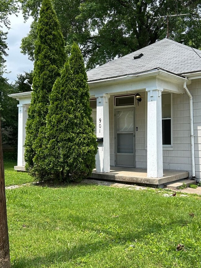 Photo - 901 W Harrison St House