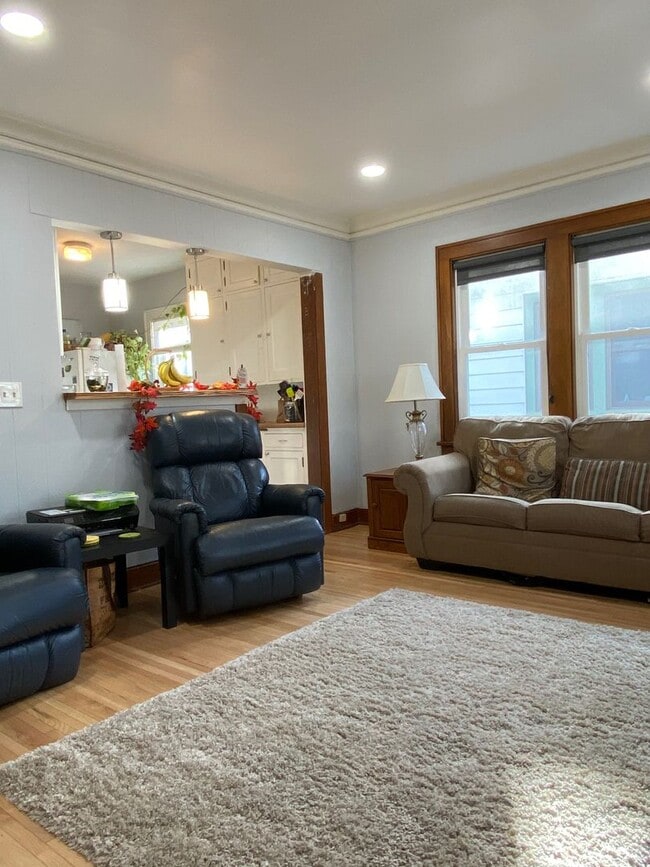 Photo - Spacious 5-Bedroom Home Near the University of Minnesota