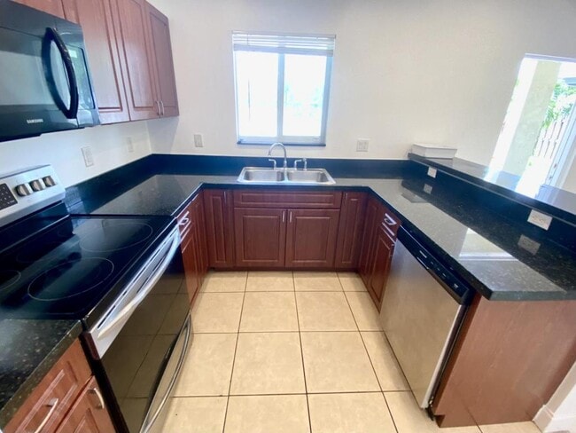 Photo - 820 NW 2nd Ave