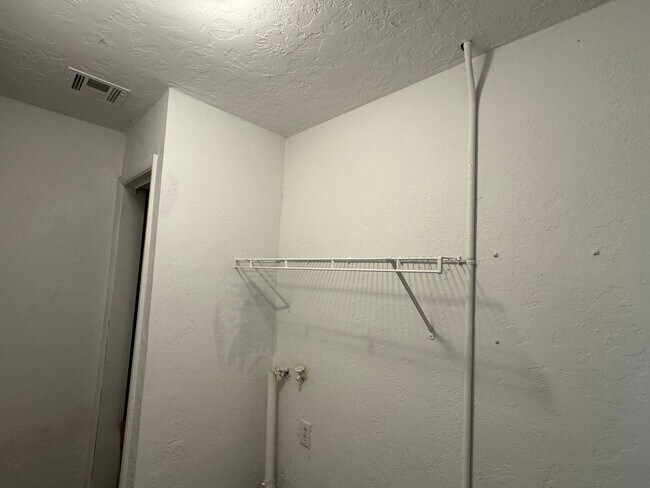 Photo - 1512 NW Hoover Ave