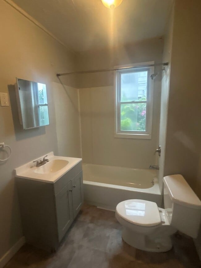 Photo - 2911 Saratoga Ave