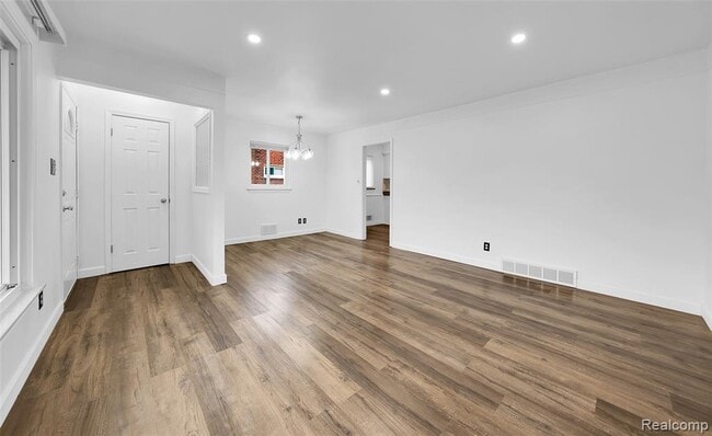 Photo - 5061 Buchanan Ave