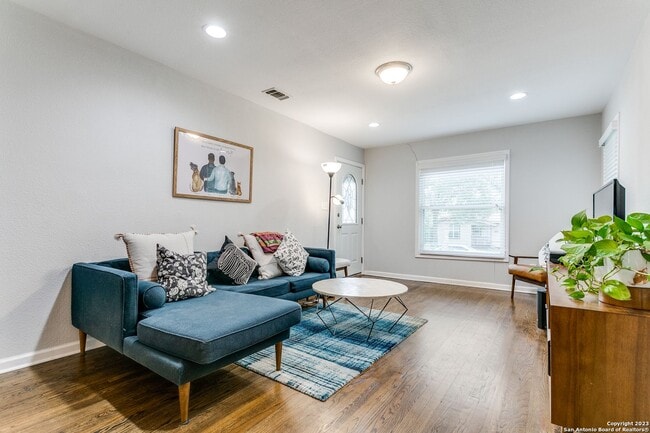 Photo - CHARMING 4-BEDROOM IN WILSHIRE VILLAGE