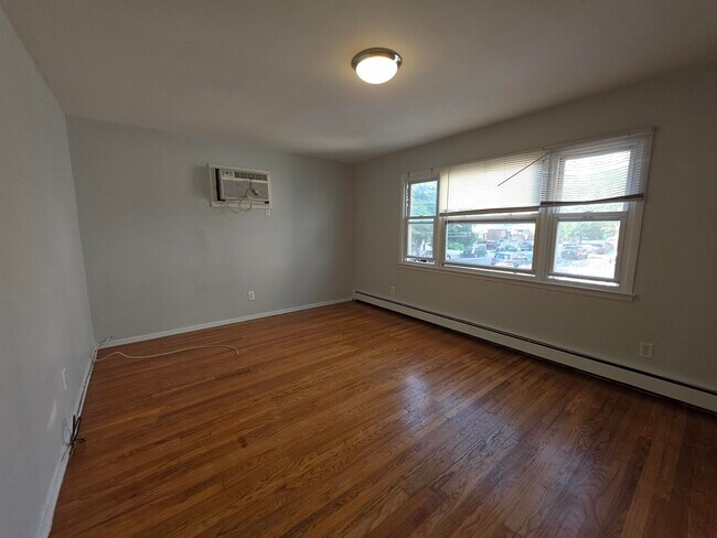 Photo - 246 Sip Ave Unit 1R