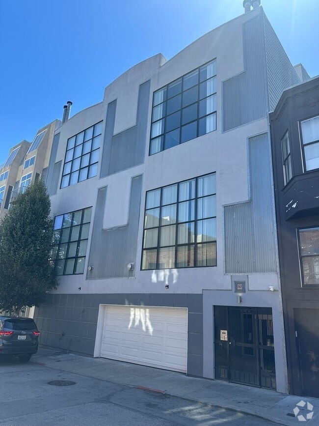 Building Photo - Large Loft Style Condo