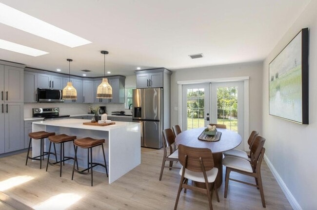 Building Photo - 16932 Aintree Dr W