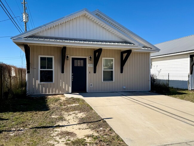 Building Photo - *** MOVE IN SPECIAL *** 3 BED 2 BATH