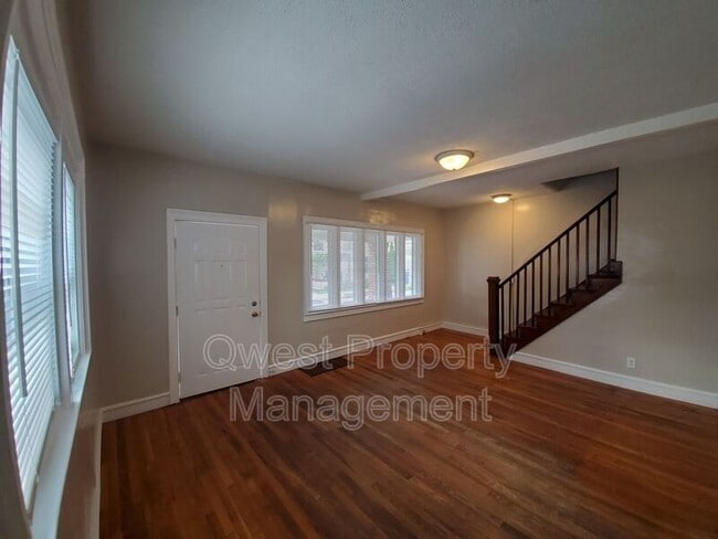 Photo - 845 Nagold St NW