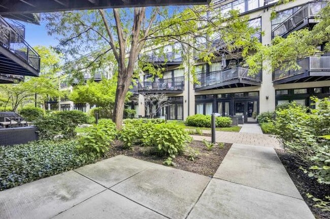 Building Photo - 1070 W 15th St Rental