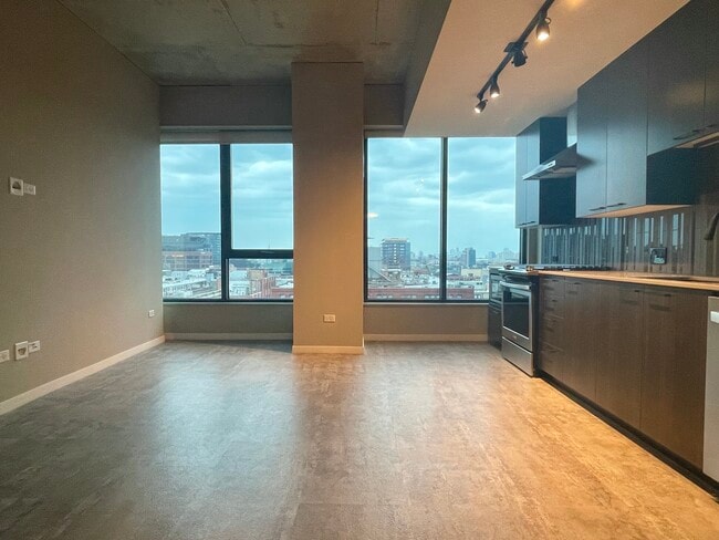 Photo - 900 W Washington Blvd