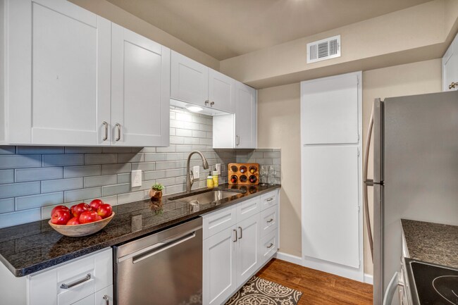 Photo - 525 Jones Ave