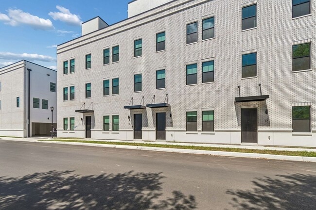 Building Photo - New Construction Townhome For Lease downtown Tampa, Ybor City, Gas Worx