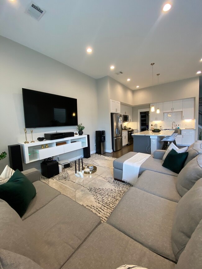 Living room - 1711 Freeman St