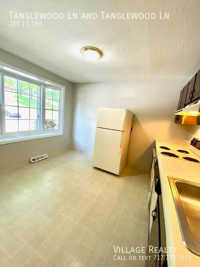Photo - 442 Tanglewood Ln