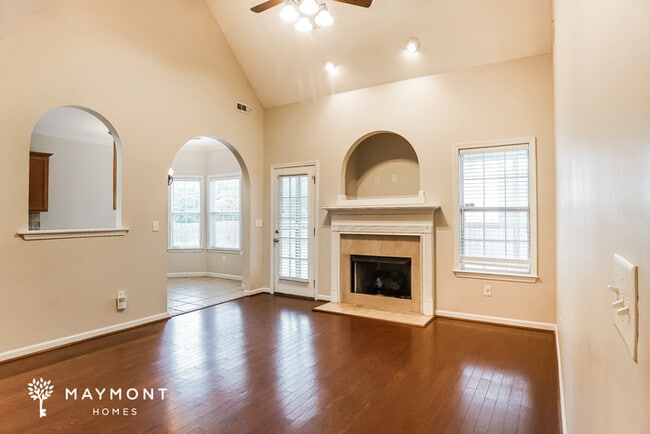 Photo - 1023 Kerry Dr