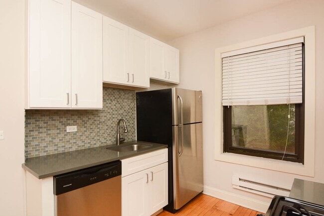 Photo - 2212 N Rockwell St Unit B3