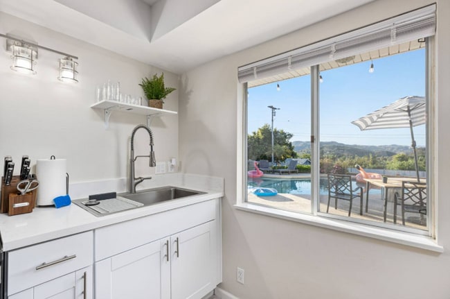 Photo - 321 W Kalmia St