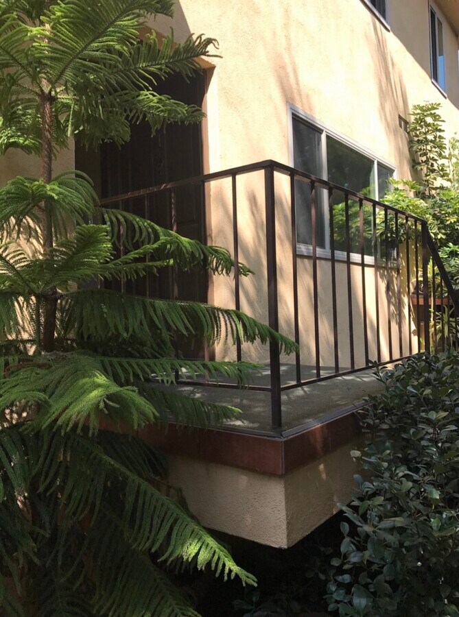 Photo - 1439 S Bundy Dr Unit 8