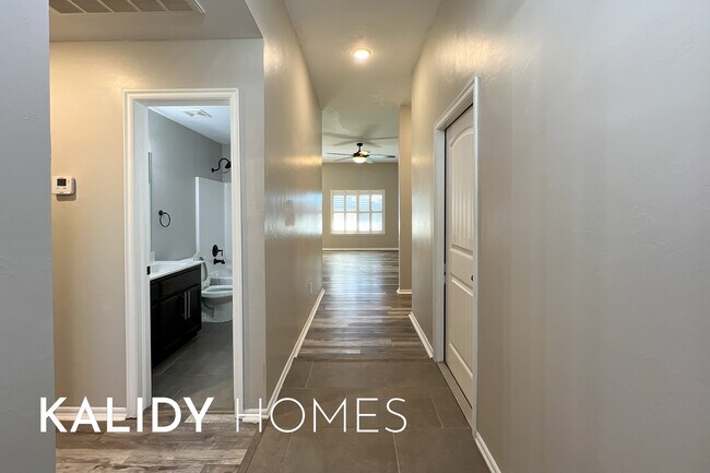 Photo - 9112 SW 47th St