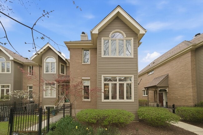 Building Photo - 1248 W Fletcher St