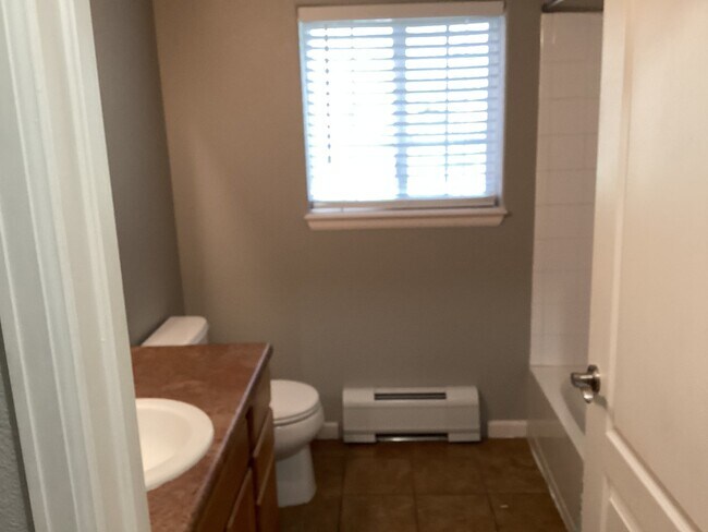 Photo - 410 River View Dr