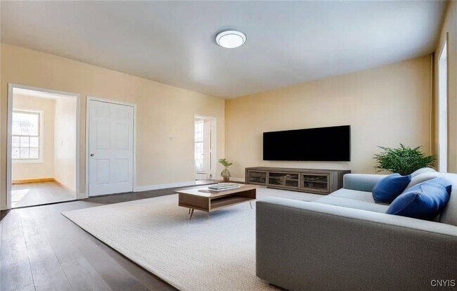 Photo - 103 W Embargo St