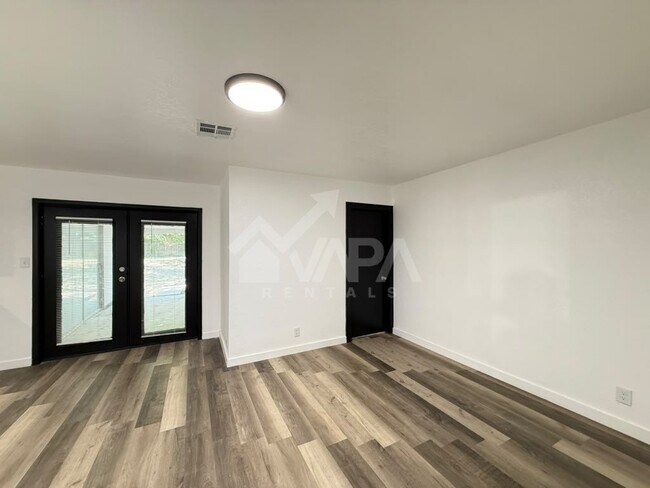 Photo - 217 Avenue E