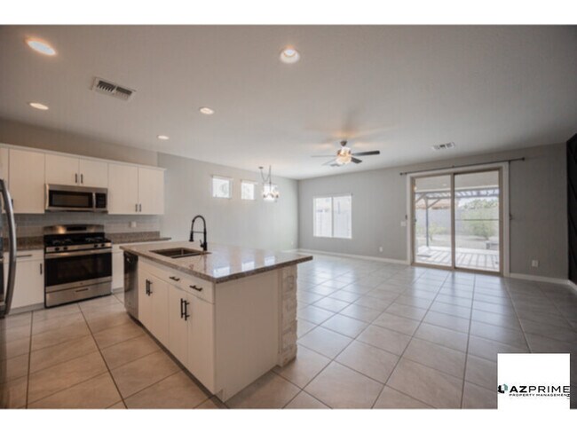 Photo - Beautiful Maricopa 3/2 House - Space, Style &amp; Convenience!