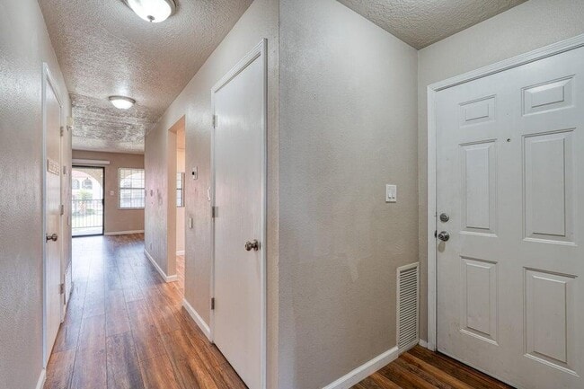 Photo - 811 Country Club Dr SE Unit Apt 2C