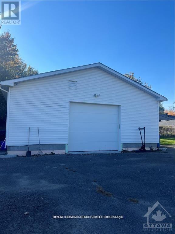 Photo - 4670 Fallowfield Rd