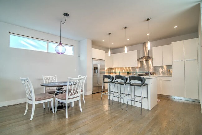 Photo - 2945 Umatilla St