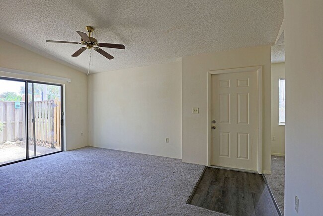 Photo - Cedarbend 5274-3 Unit 5274 Cedarbend Drive, 3