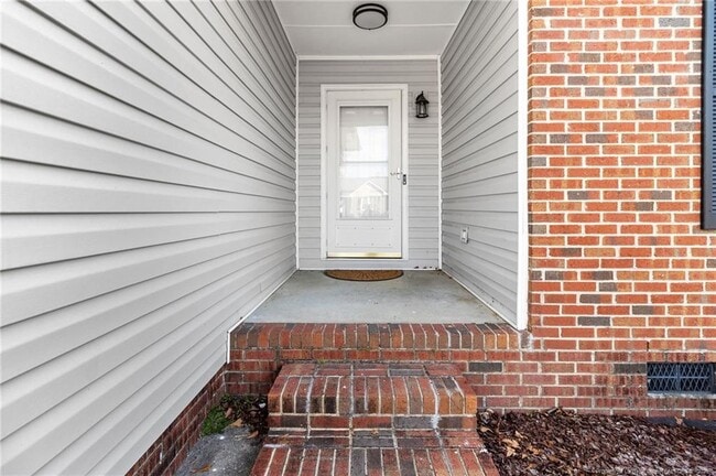 Photo - 166 Oakview Dr