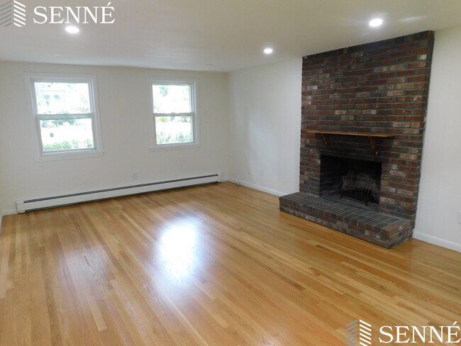 Building Photo - 5 Middle St Rental