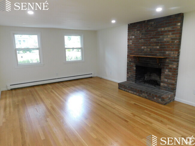 Building Photo - 5 Middle St Rental