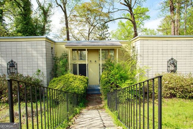 Building Photo - 2143 Ingleside Ave